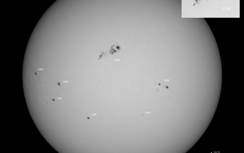 Słońce fotografowane przez folię Baadera, zestackowane z 32 krótkich ekspozycji