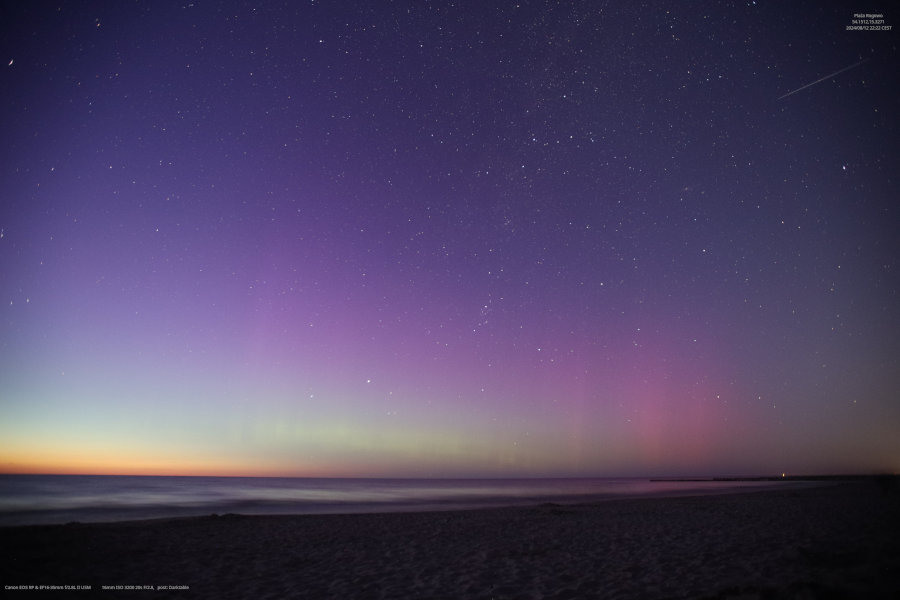 Zorza polarna nad plażą w Rogowie o 22:22 CEST