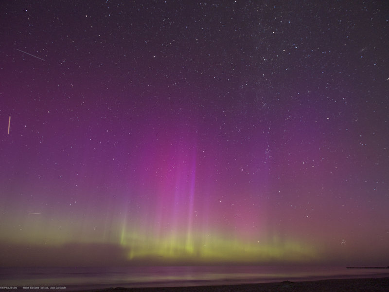 Zorza polarna nad plażą w Rogowie o 23:21 CEST